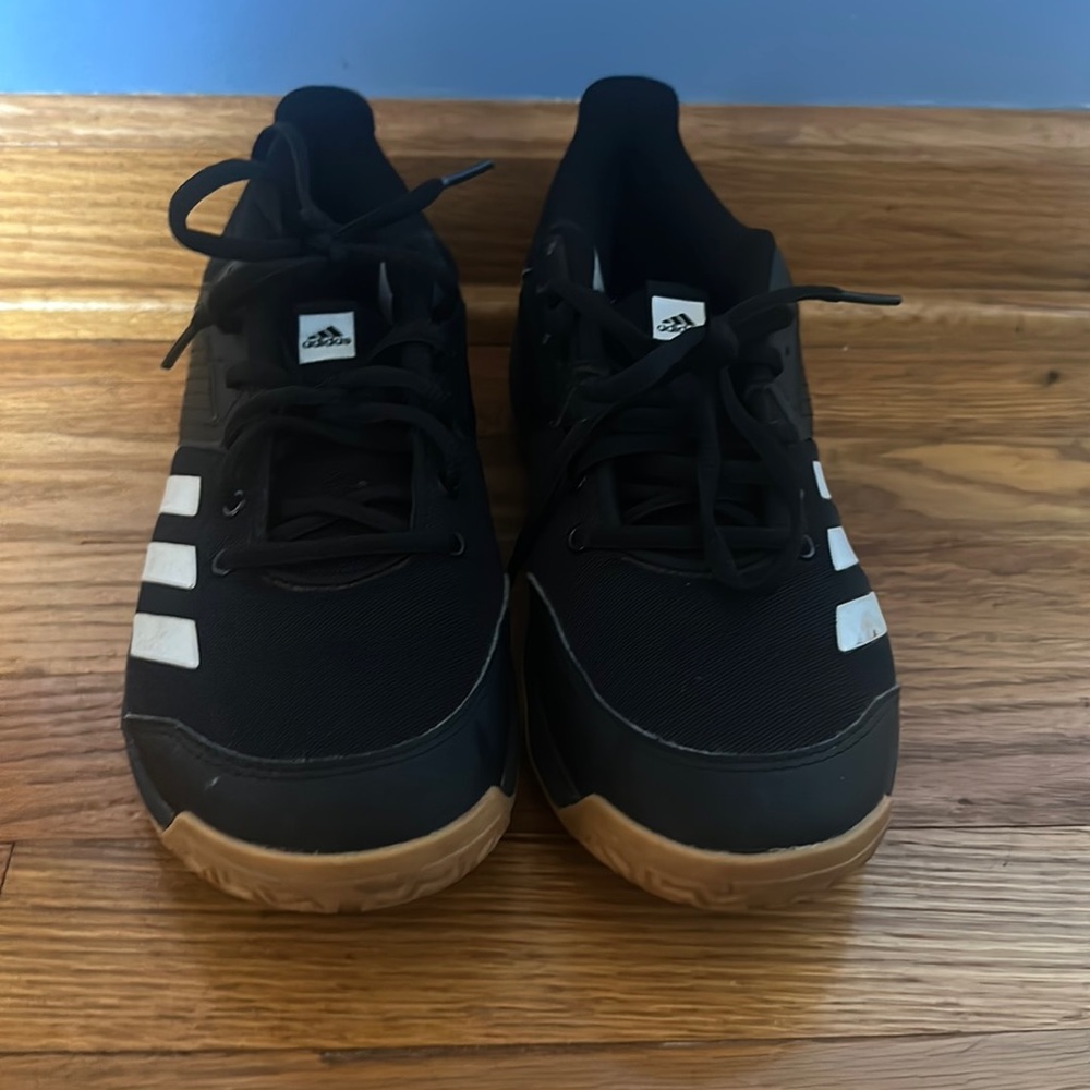 Girls Volleyball Shoe. Adidas